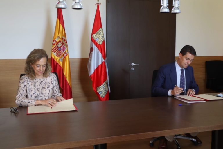 La Junta de Castilla y León y la Fiscalía de la Comunidad firman el convenio en materia de formación para el año 2020
