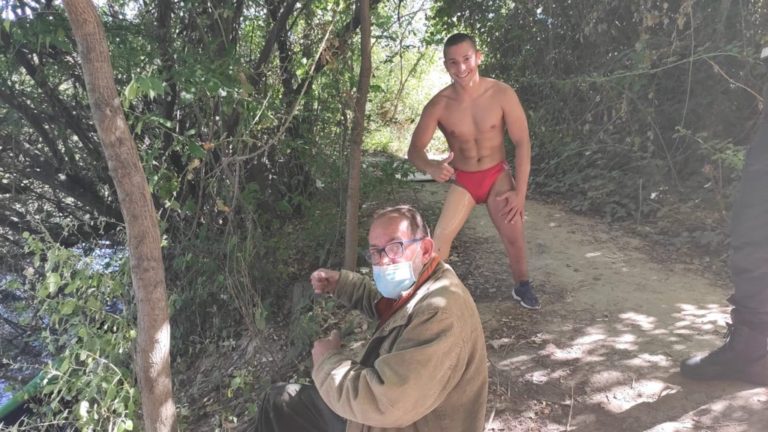 El medinense y Campeón de Españaña, Enrique Navas, rescata a una persona atrapada en el Pisuerga