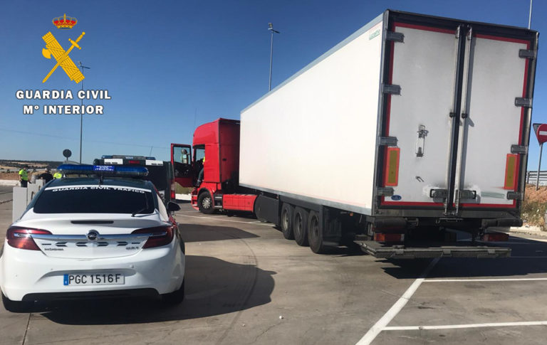 La Guardia Civil investiga a un conductor profesional por alcoholemia positiva