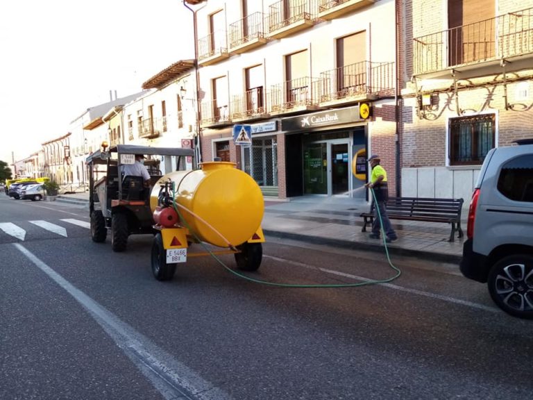 Nava del Rey contin?a desinfectando calles y mobiliario urbano