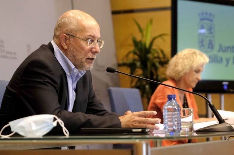 Editorial: «La Junta de Castilla y León no tiene quien le escriba»