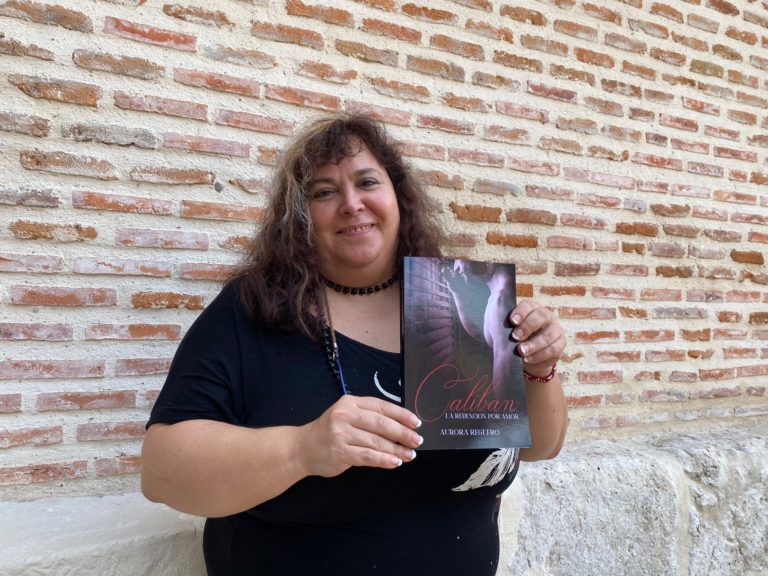 Aurora Reglero: «Uno no es consciente de lo que ha escrito hasta que el lector no lo lee y no te dice qu? le parece»