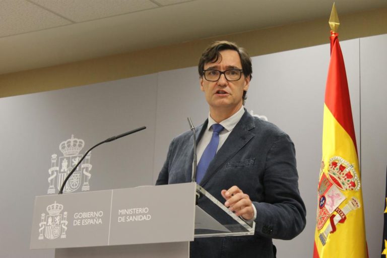 Sanidad decreta el cierre de ocio nocturno y proh?be fumar en la calle