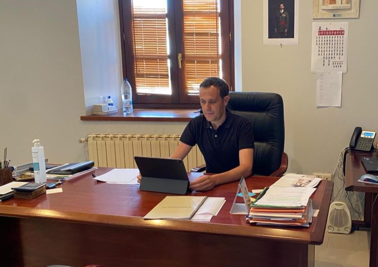 Conrado Íscar mantiene una reunión telem?tica con los alcaldes de Íscar y Pedrajas de San Esteban para conocer las necesidades municipales y de los vecinos tras el rebrote de COVID-19