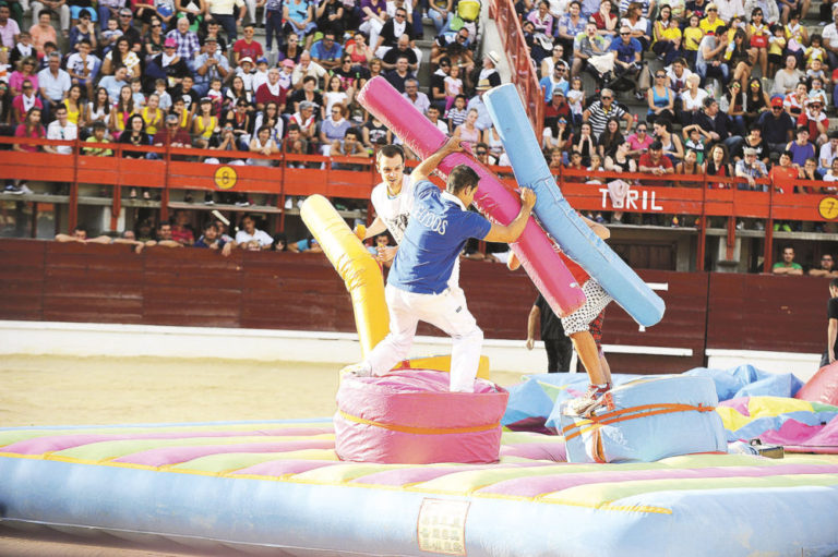 La vaquilla y los pe?istas, grandes protagonistas del Grand Prix en cada San Antol