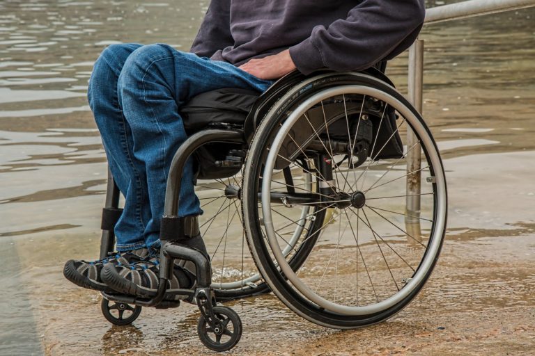 La Junta contrata a 1.110 personas con discapacidad a través de entidades locales