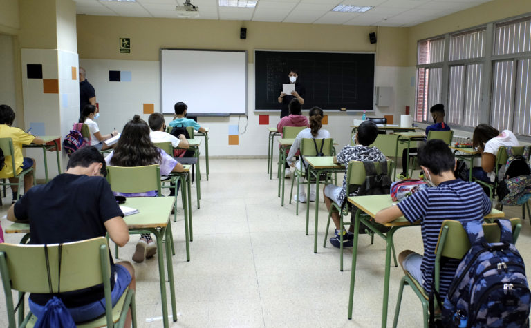 121.650 estudiantes de ESO, Bachillerato y los segundos cursos de FP de Grado Superior y de Artes Pl?sticas y Dise?o han comenzado hoy sus clases