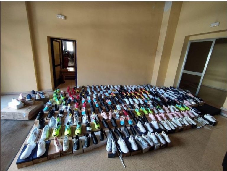 La Policía de Valladolid incauta más de 200 pares de zapatillas deportivas falsificadas
