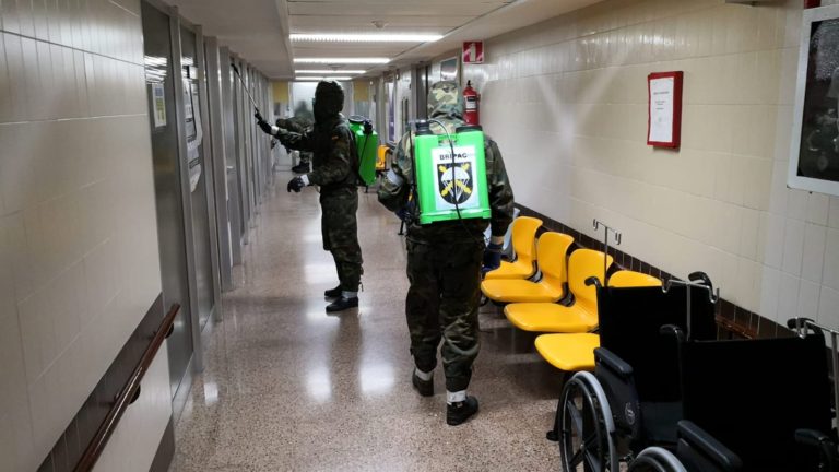 El brote declarado en la residencia de la zona b?sica de salud de Arcos de Jal?n suma 37 positivos