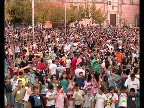 Se cumplen 10 años del intento de Medina de batir el r?cord guinness de personas bailando Paquito el Chocolatero