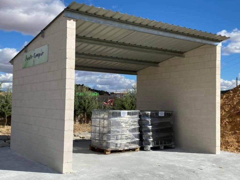 El punto limpio de Castronu?o cuenta con un nuevo espacio para reciclar aparatos el?ctricos