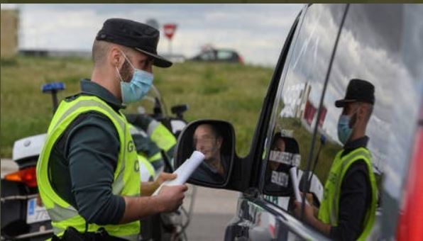 La Guardia Civil investiga a dos conductores por uso de certificados falsos