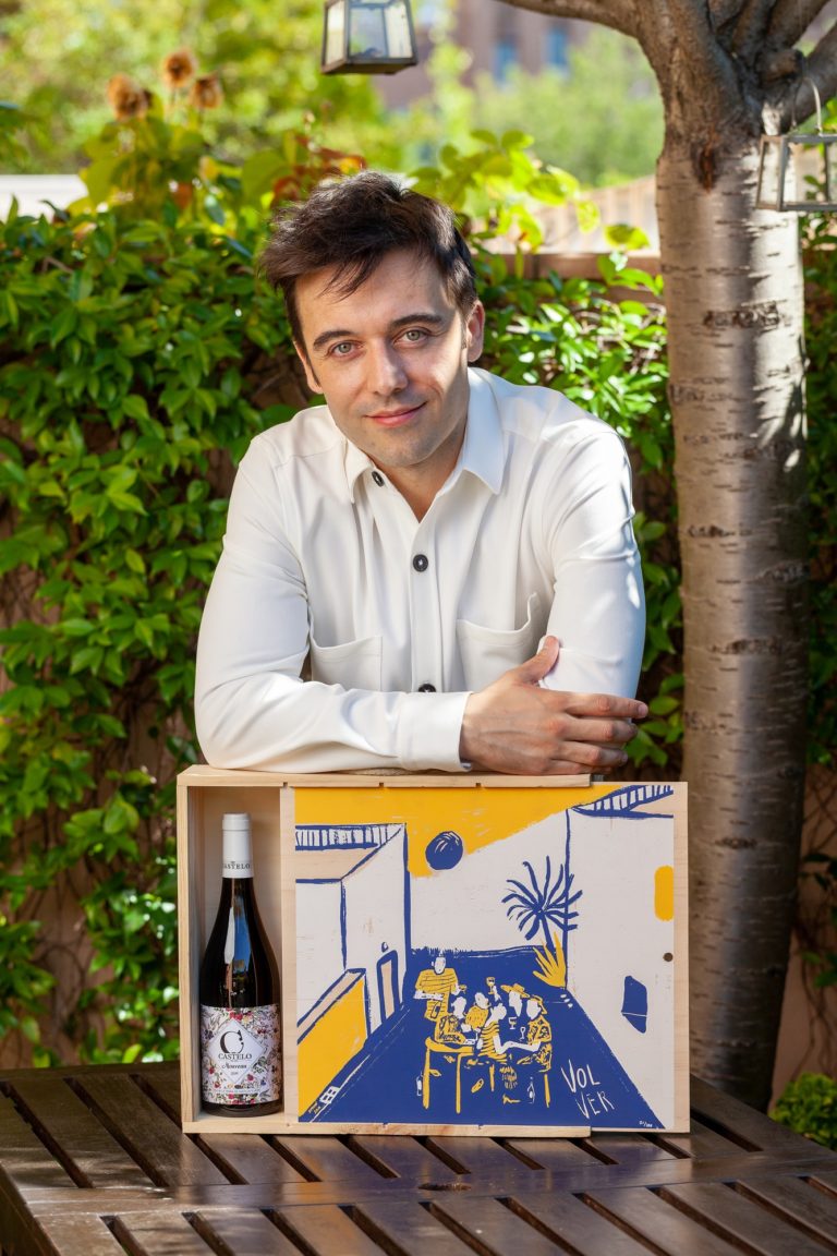 Bodegas Castelo de medina presenta su pack de vinos jóvenes, un objeto de deseo firmado por el artista Simmon Said
