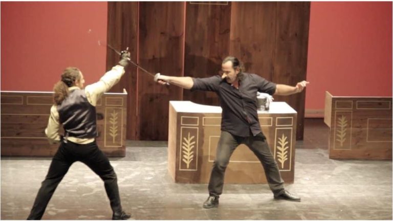 Cyrano y sus peque?os mosqueteros en teatro hacen una parada en Torrecilla de la Orden