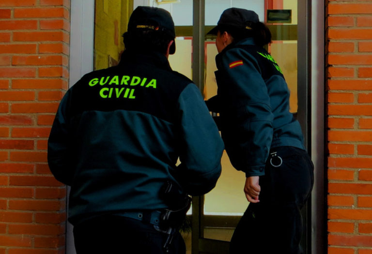 La Guardia Civil acude al auxilio de un hombre de 84 años que se había ca?do en el interior de su domicilio
