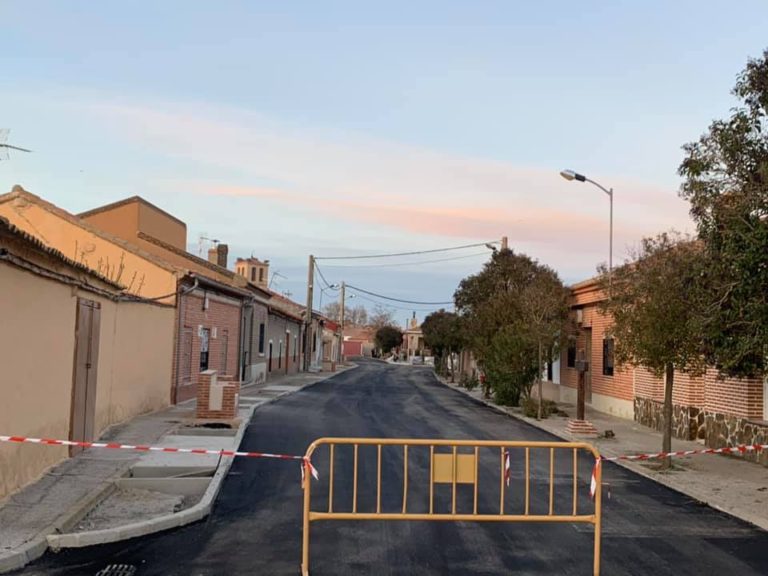 Bobadilla asfalta varias calles del municipio
