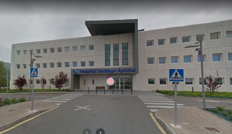 Un herido al colisionar un turismo y un tractor en la CL-127