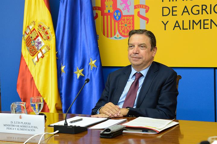 Luis Planas: El Gobierno garantiza el mantenimiento para Canarias de los fondos POSEI 2021-2027
