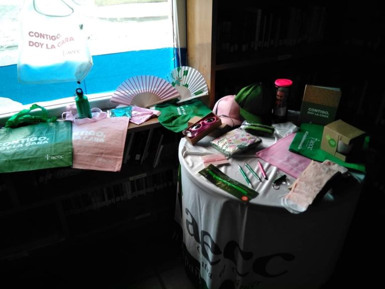 El Carpio pone a la venta productos solidarios para colaborar con la AECC