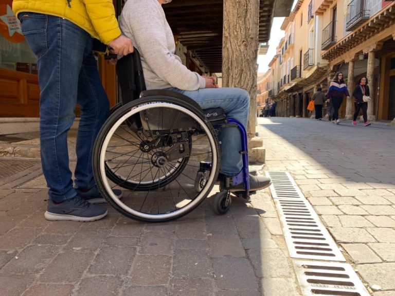 Nava del Rey: ASPAYM CyL, PREDIF CyL y la asistencia personal dan una oportunidad laboral al medio rural