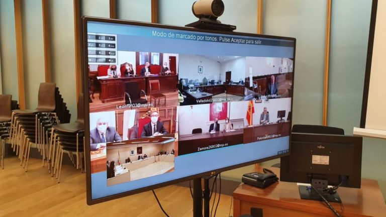 El TSJCyL urge que se pongan vigilantes tras la agresión con arma blanca a una jueza en Santa María Real de Nieva