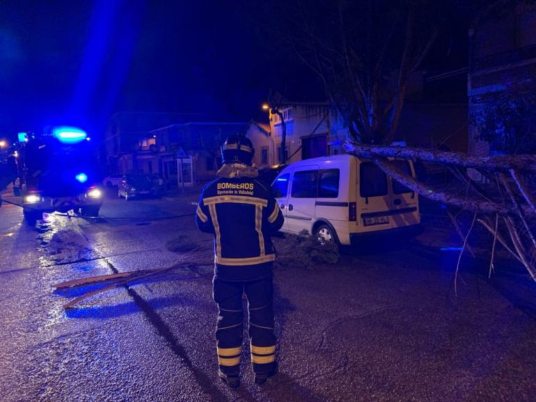 Emergencias de Castilla y León atiende una llamada cada tres minutos y medio a causa de las rachas de fuertes vientos