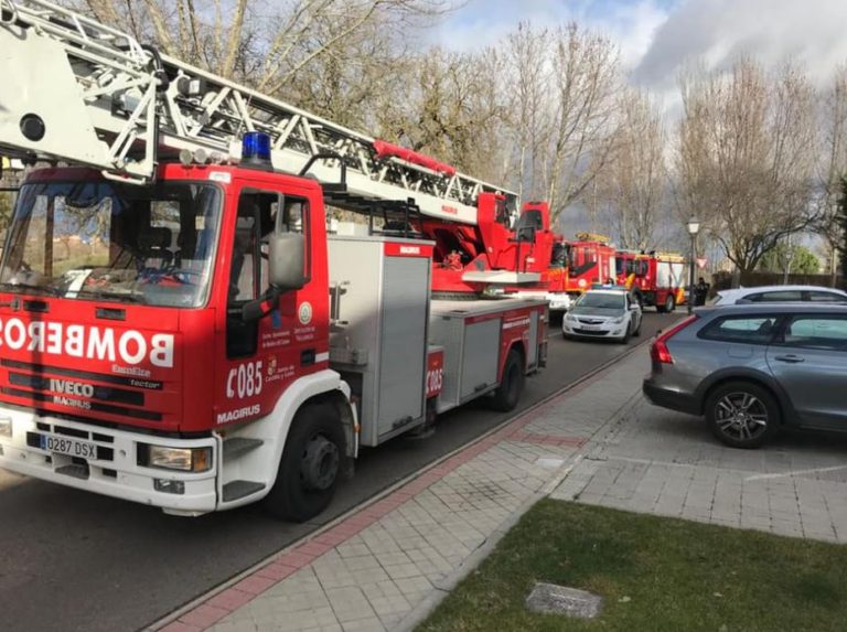 Los Bomberos de la Diputación de Valladolid sofocan un incendio en una vivienda de Simancas