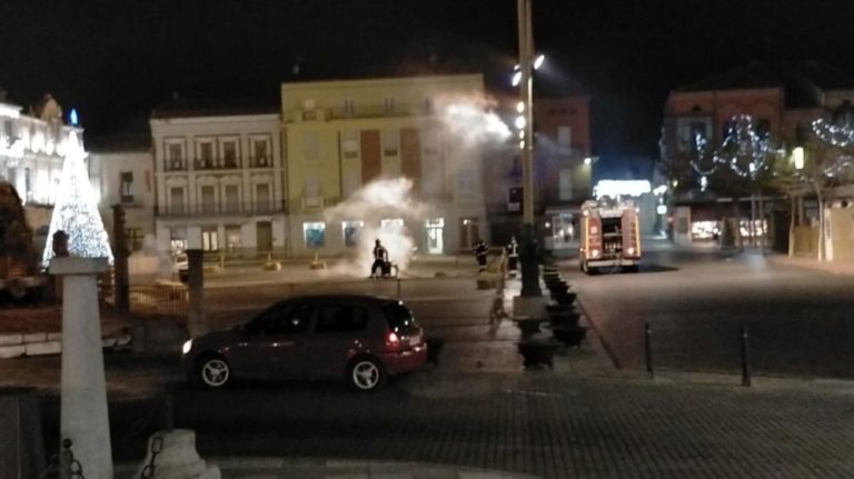 Medina del Campo: Los bomberos sofocan un incendio en la zona institucional de la Plaza Mayor
