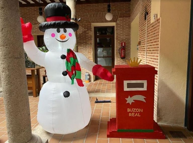 Nava del Rey: Los Reyes Magos dejaron el Buz?n Real en el ayuntamiento