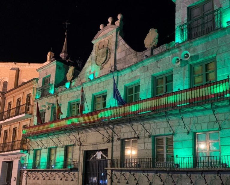 Medina se ilumina de verde por el Día Mundial contra el Cáncer