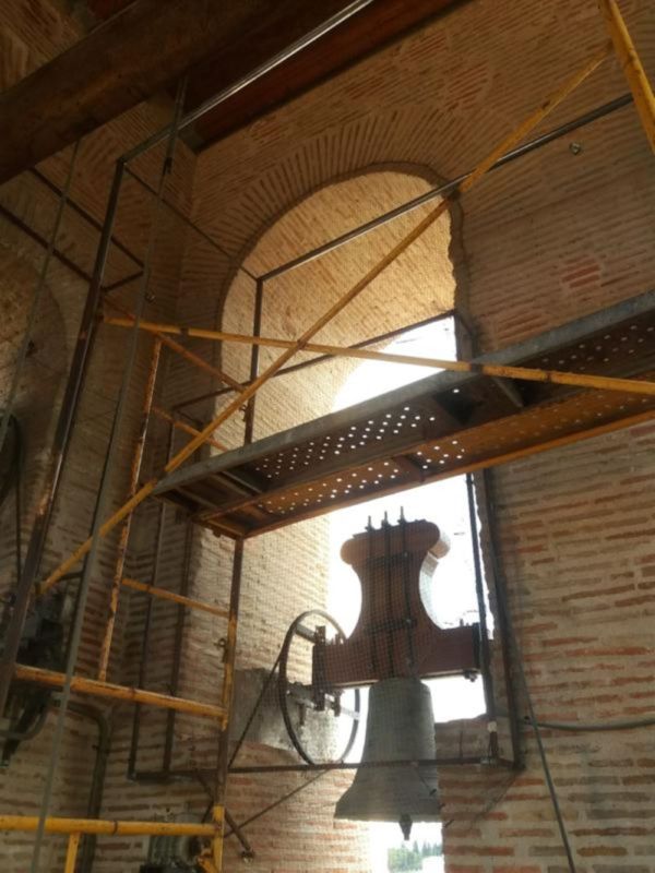 El Ayuntamiento de Medina realiza actuaciones de prevención en la Colegiata y renueva la señalítica de edificios históricos
