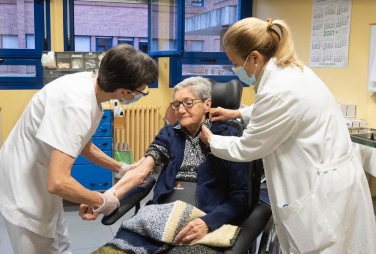 La Diputación estudia los efectos de la vacuna Covid-19 en sus centros residenciales