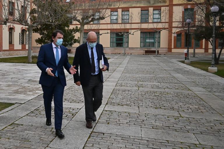 El TSJCyL rechaza la medida de la Junta para limitar las reuniones de madrugada a seis personas