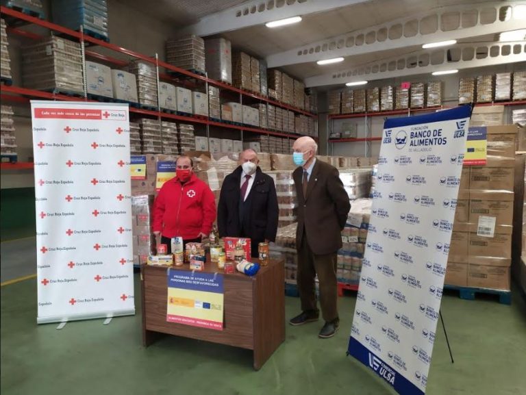 El subdelegado de Gobierno entrega los alimentos de la tercera fase del programa de ayuda a las personas desfavorecidas»