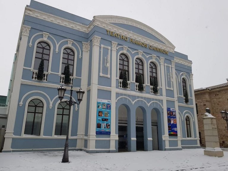 El teatro Carrión se convertirán en un punto estable de vacunaciones