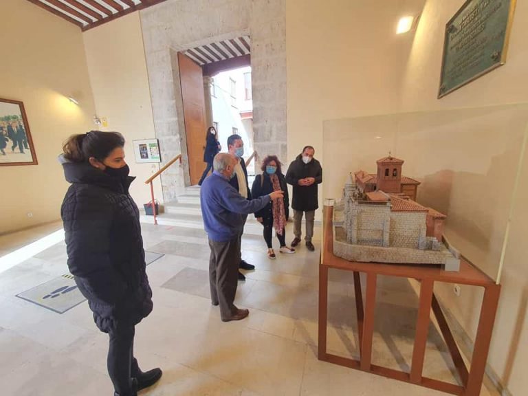 Inaugurada en Tordesillas la maqueta de las Iglesia de San Antolín y las Casas del Tratado