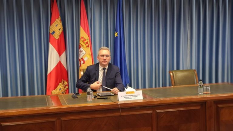 El delegado del Gobierno insta a la Junta a replicar el modelo de gobernanza del Estado para decidir el destino de los fondos europeos con el Diálogo Social y la sociedad civil