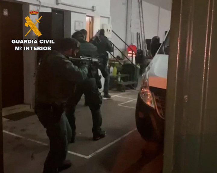 La Guardia Civil detiene en dos operaciones contra el narcotráfico a 7 personas e incauta más de dos toneladas de hachís