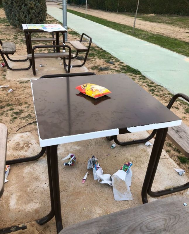 Vandalismo en la zona de ocio del polideportivo de Nava del Rey