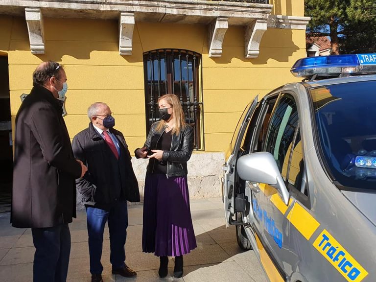 Tudela recibe un vehículo de la DGT que utilizará la Policía Local
