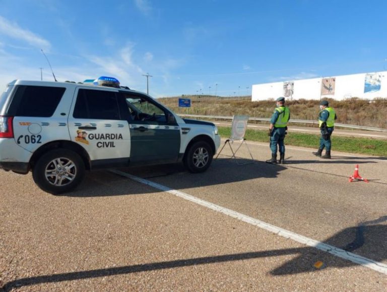 Villaverde de Medina: La Guardia Civil denuncia a 38 personas por incumplir las medidas COVID en un evento automovilístico