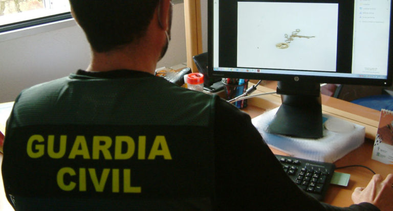 La Guardia Civil investiga a dos personas como supuestas autoras de dos delitos de hurto de joyas
