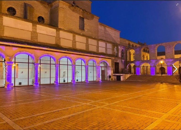 Olmedo luce el color morado para conmemorar el Día Internacional de la Mujer