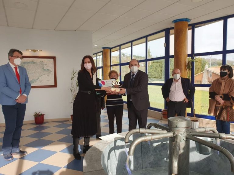 Amigo anuncia ayudas al comercio durante la entrega del premio provincial de Comercio Tradicional en León