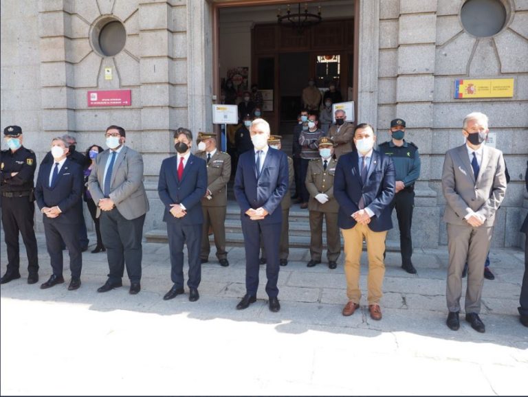 Las subdelegaciones de Gobierno recuerdan el asesinato de la mujer en Mansilla de las Mulas (León)