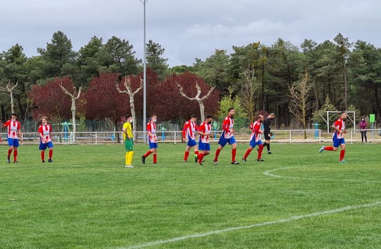 La Gimnástica Medinense gana 3-0 y se suma a la lucha por el ascenso