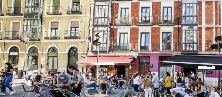 Castilla y León cierra el interior de la hostelería a 30 municipios
