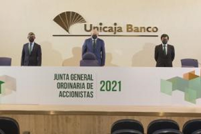 Los accionistas de Unicaja Banco y Liberbank aprueban su fusión
