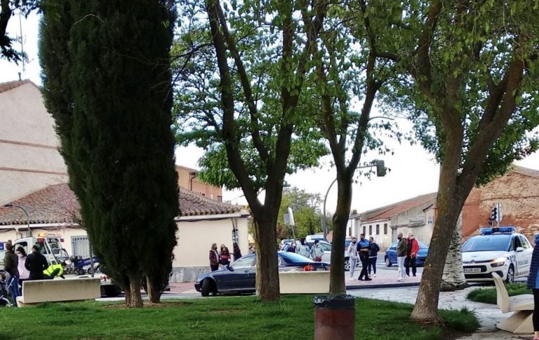 La Policía Local de Medina del Campo investiga la huida de un conductor y sus acompañantes en los alrededores de la Plaza de Santiago