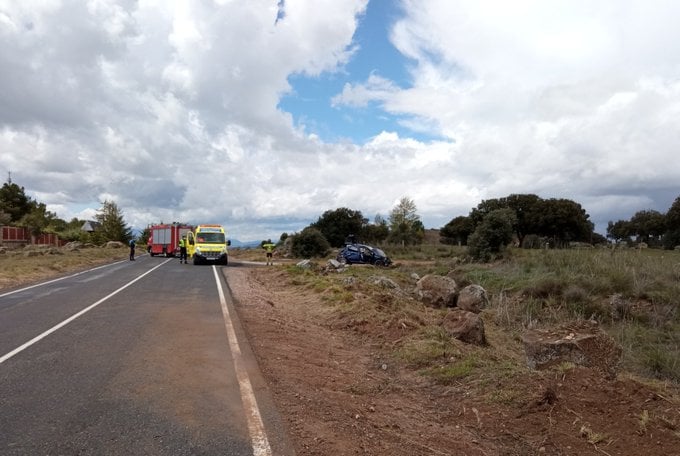 Un varón ha sido trasladado al hospital tras volcar su turismo en Ávila